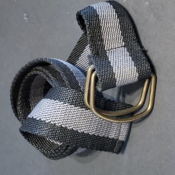 BNWOT Belt with adjustable hardware piece gray black striped - Picture 1 of 2